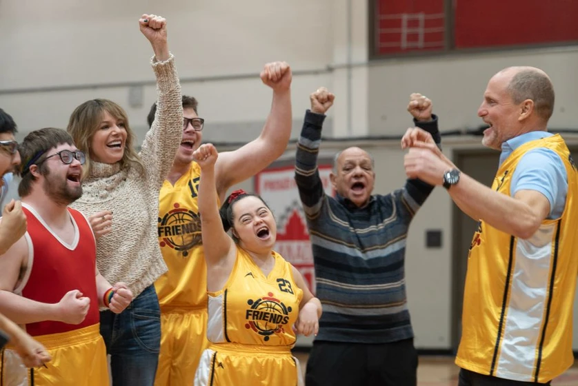 Woody Harrelson, Kaitlin Olson, Kevin Iannucci y James Day Keith en champions