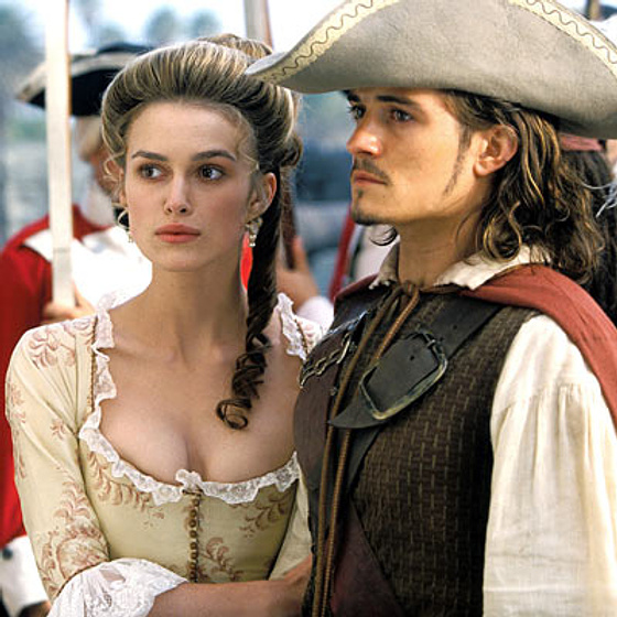 Keira Knightley y Orlando Bloom en Piratas del Caribe: La Maldición de la Perla Negra