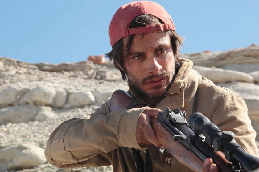 Gael García Bernal en desierto