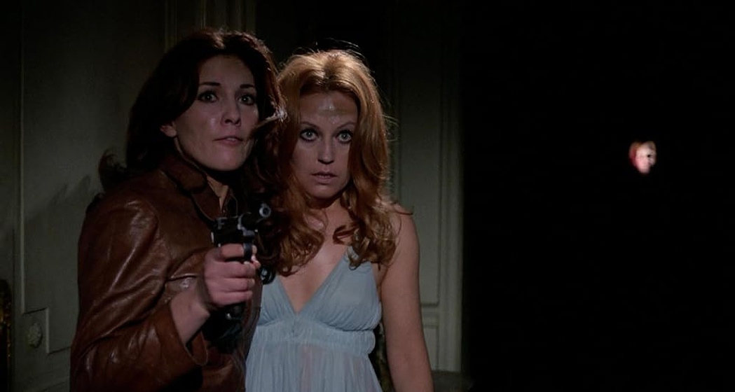 Analía Gadé y Lisa Leonardi en la-mansion-de-la-niebla