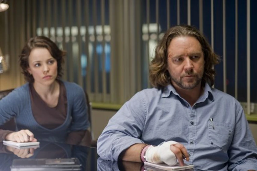 Rachel McAdams y Russell Crowe en la-sombra-del-poder