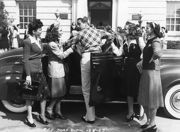 Lois Collier, Arthur Lake y Janet Blair en blondie-goes-to-college