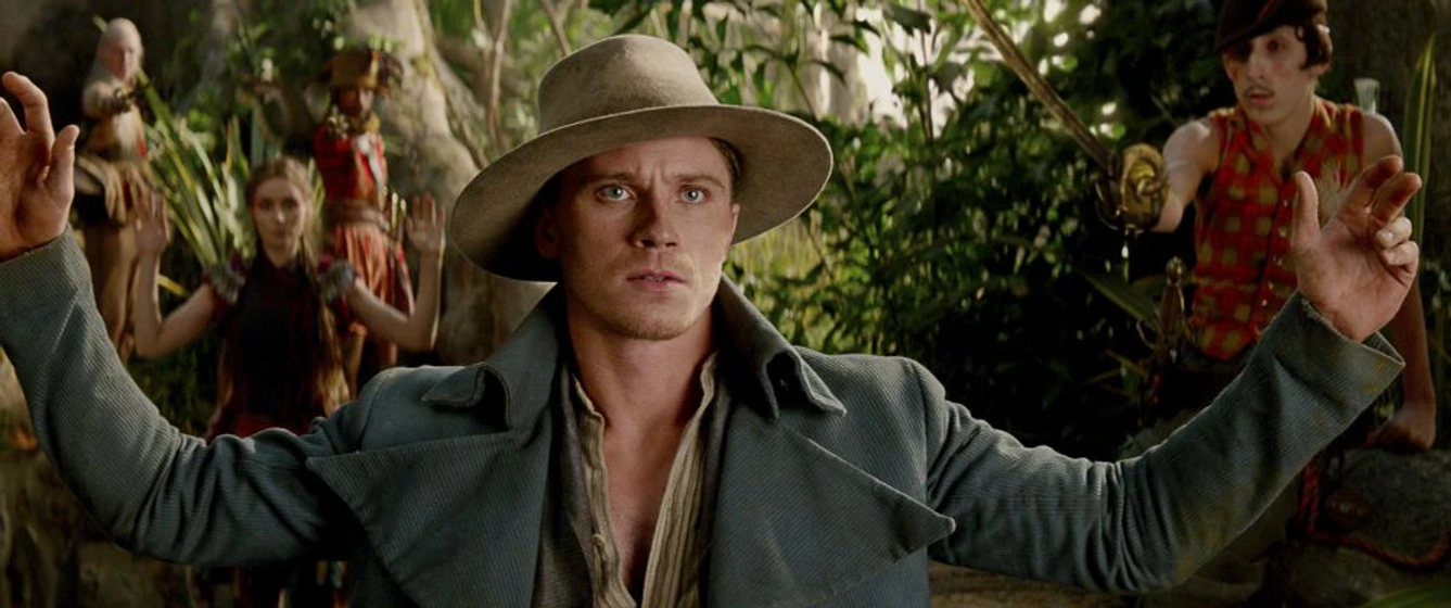 Garrett Hedlund en pan-viaje-a-nunca-jamas