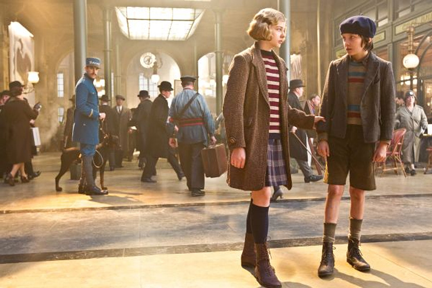 Chloë Grace Moretz y Asa Butterfield en La Invención de Hugo