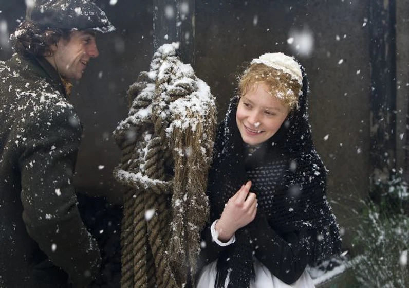Aaron Taylor-Johnson y Mia Wasikowska en albert-nobbs