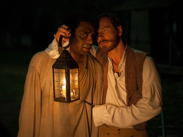 Chiwetel Ejiofor y Michael Fassbender en 12 Años de Esclavitud