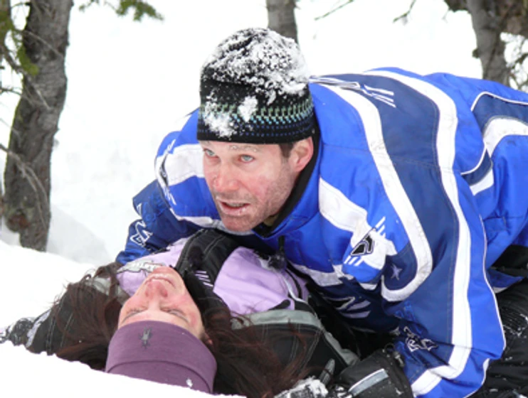 Jami Gertz y Dylan Walsh en perdidos-en-la-nieve-2007