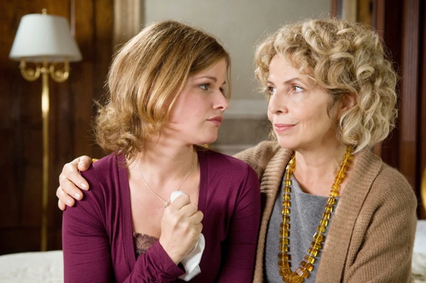 Mira Bartuschek y Michaela May en amor-infiel