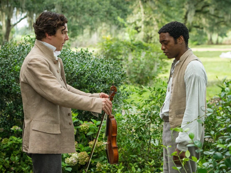 Chiwetel Ejiofor y Benedict Cumberbatch en 12 Años de Esclavitud