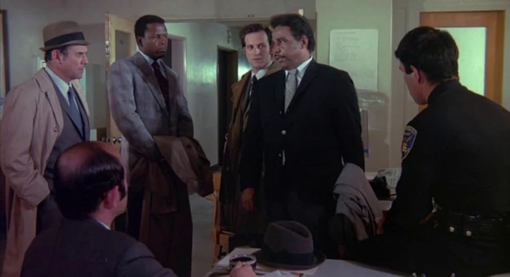 Gerald S. O'Loughlin, Sidney Poitier, Bernie Hamilton y Daniel J. Travanti en el-inspector-tibbs-contra-la-organizacion