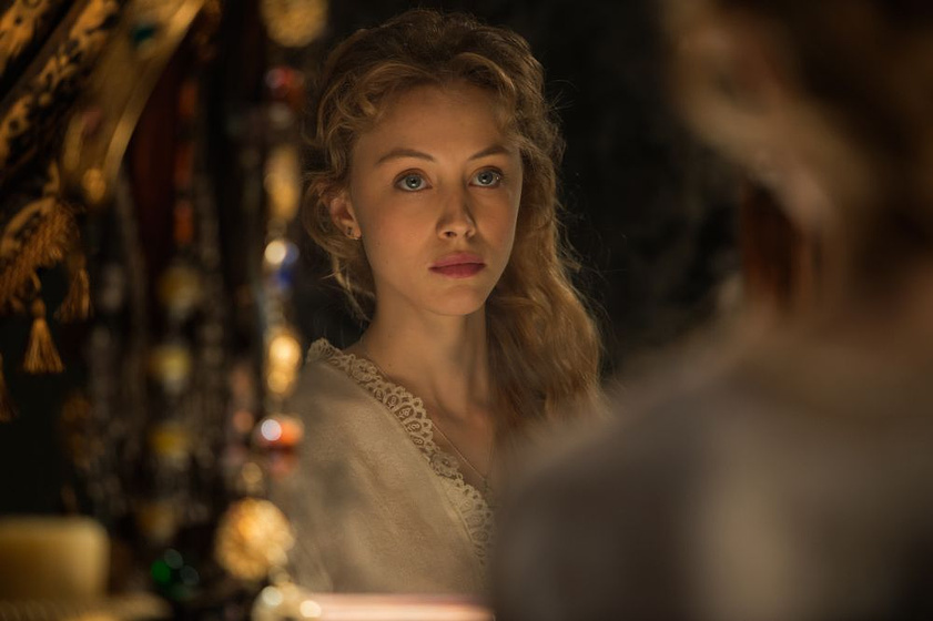 Sarah Gadon en Drácula: La leyenda jamás contada