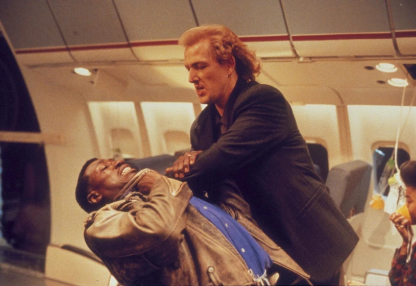 Wesley Snipes y Bruce Payne en pasajero-57