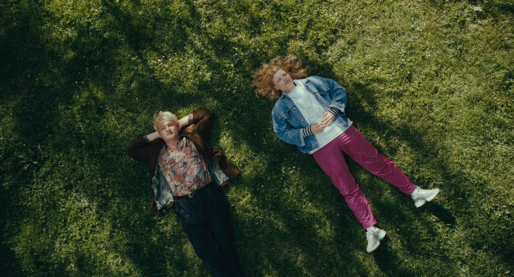 Luisa-Céline Gaffron y Felix Pöchhacker en how-to-be-normal-and-the-oddness-of-the-other-world