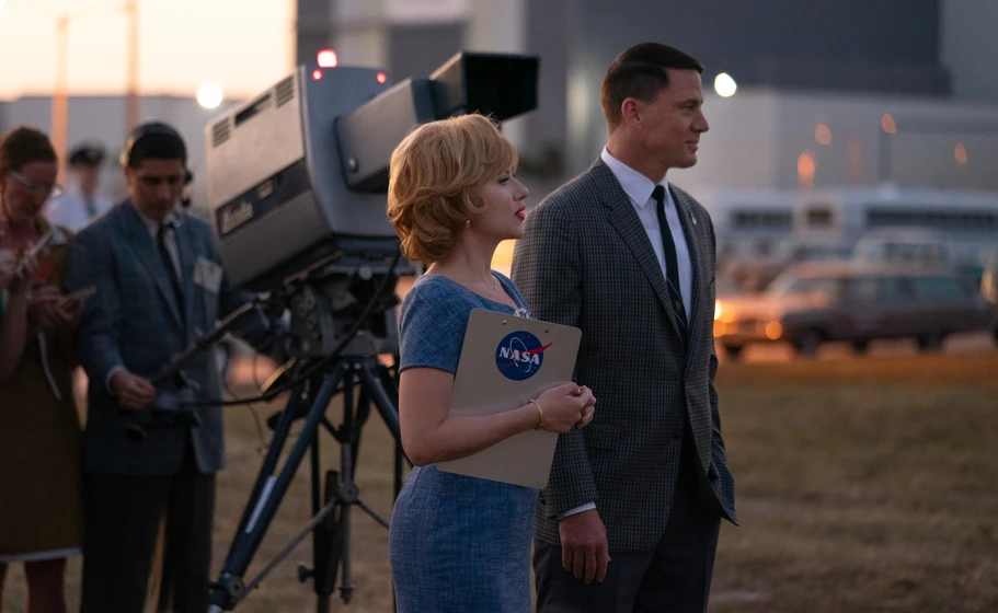 Scarlett Johansson y Channing Tatum en fly-me-to-the-moon