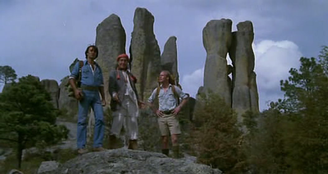 William Hurt, Thaao Penghlis y Charles White-Eagle en Un Viaje Alucinante al Fondo de la Mente