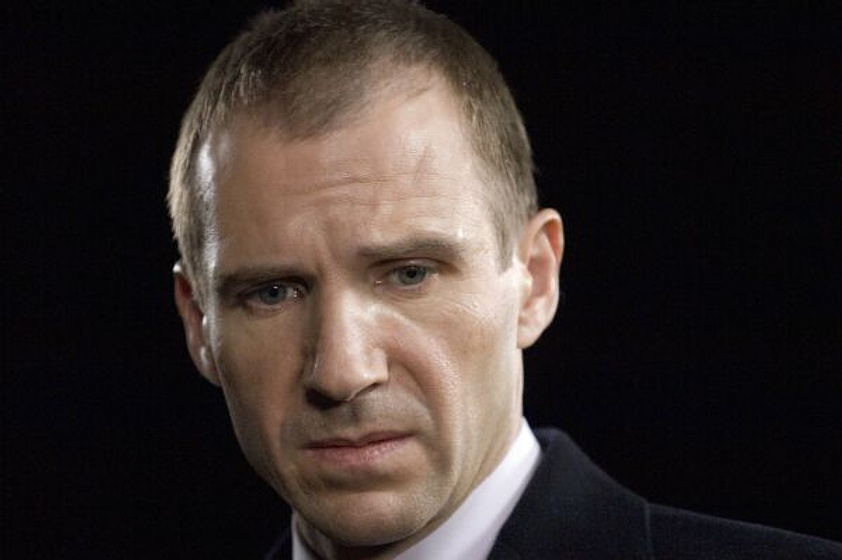 Ralph Fiennes en Escondidos en Brujas
