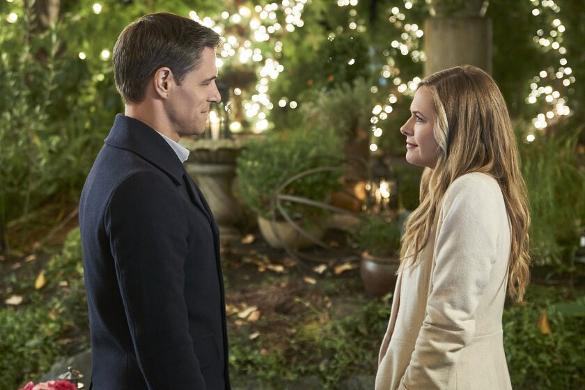 Maggie Lawson y Sam Page en Historia de un Amor Verdadero