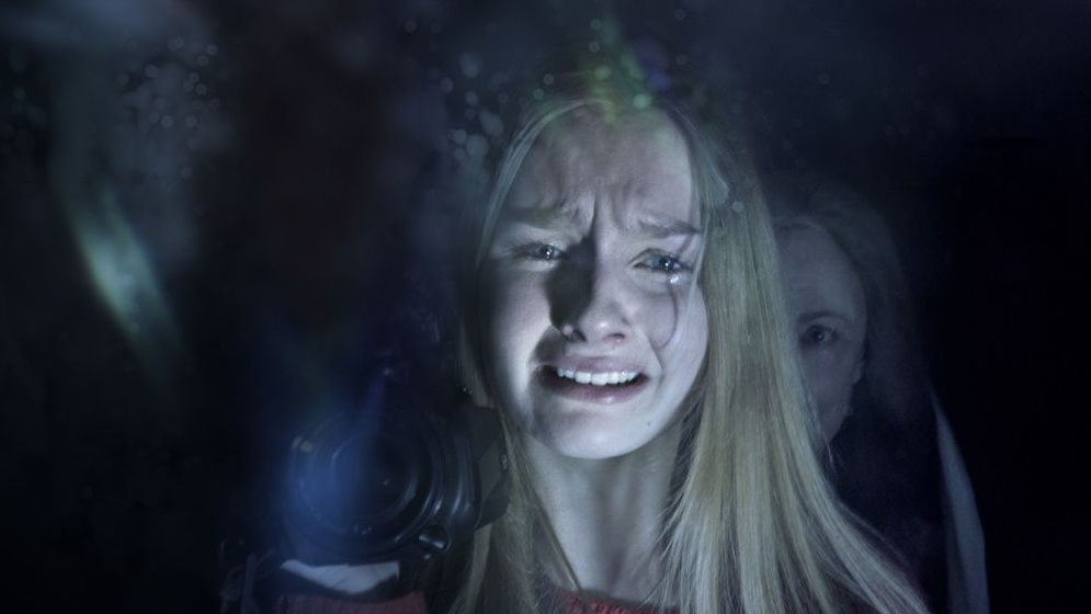 Deanna Dunagan y Olivia DeJonge en La Visita