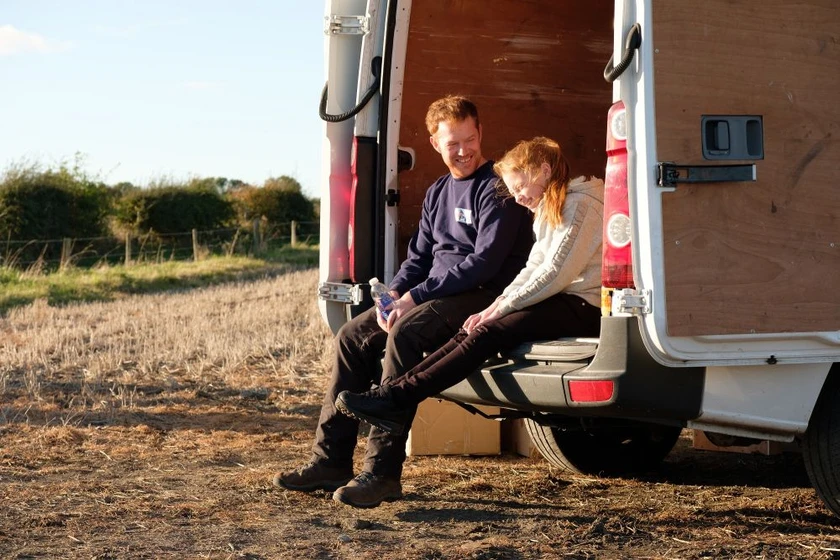 Kris Hitchen y Katie Proctor en sorry-we-missed-you