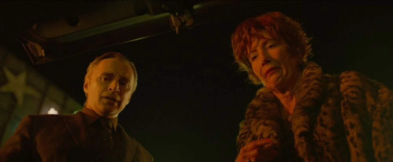 Robert Carlyle y Emma Thompson en la-leyenda-de-barney-thomson