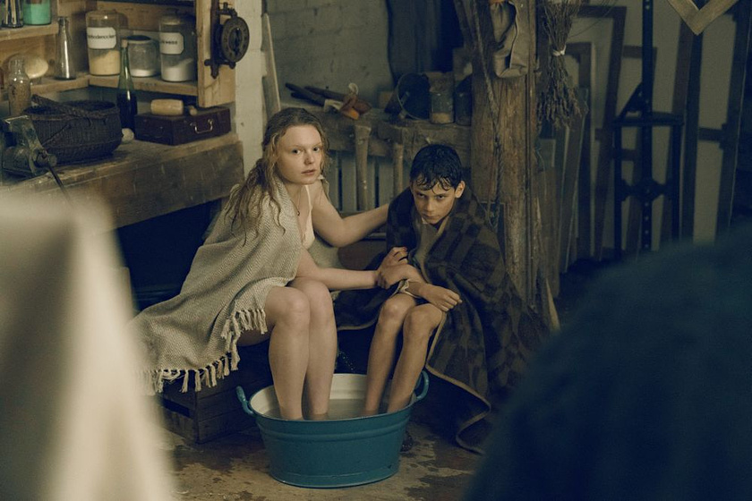 Maria Dragus y Levi Eisenblätter en La Lección de Alemán