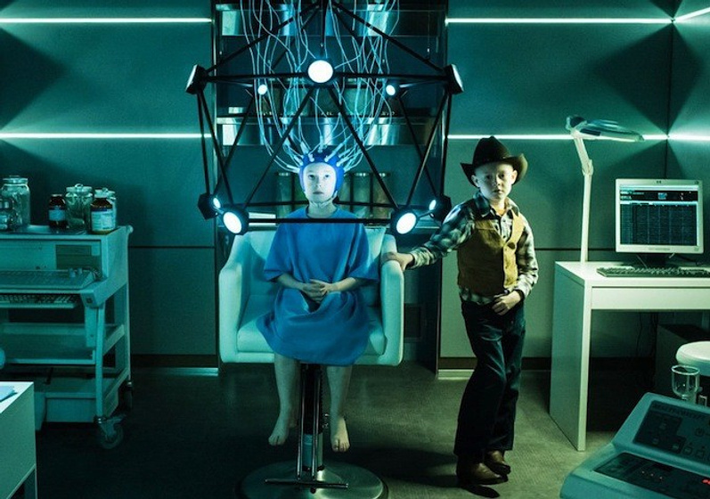 Niamh Wilson y Kyle Catlett en El Extraordinario viaje de T.S. Spivet