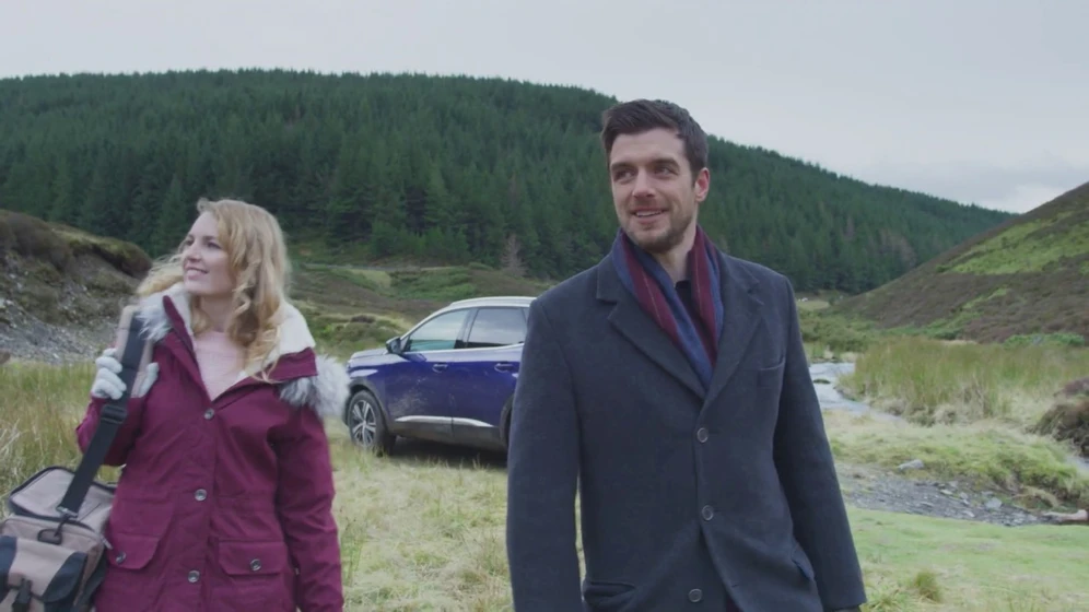 Dan Jeannotte y Brooke Burfitt en navidad-en-las-tierras-altas