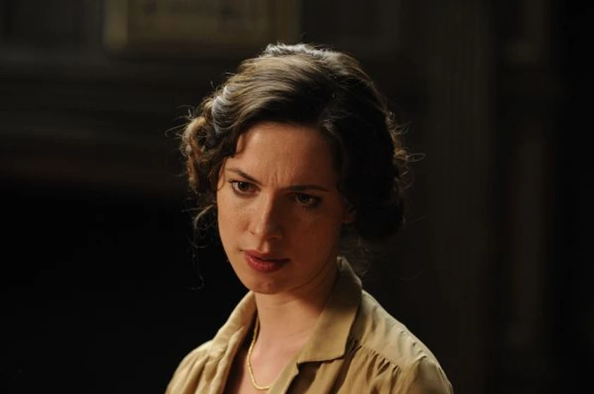 Rebecca Hall en la-maldicion-de-rookford