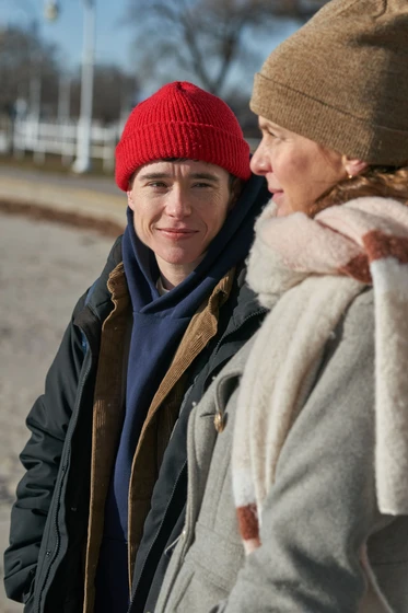 Elliot Page y Hillary Baack en close-to-you