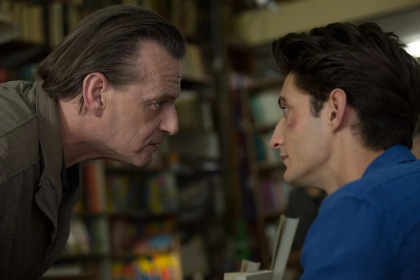 Marc Barbé y Pierre Niney en el-hombre-perfecto
