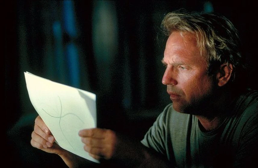 Kevin Costner en dragonfly-la-sombra-de-la-libelula