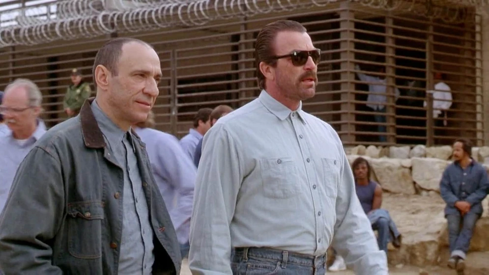 F. Murray Abraham y Tom Selleck en un-hombre-inocente