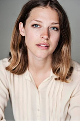 picture of actor Emma Louise Saunders