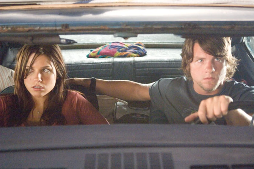 Sophia Bush y Zachary Knighton en carretera-al-infierno-2007