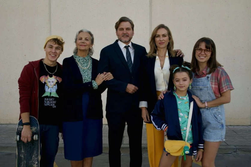 Kira Miró, Elena Irureta, Salva Reina, Sofía Otero, Ana Jara y Martí Cordero en ¿Quién es quién?