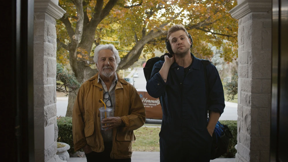 Dustin Hoffman y Leo Woodall en un-talento-unico
