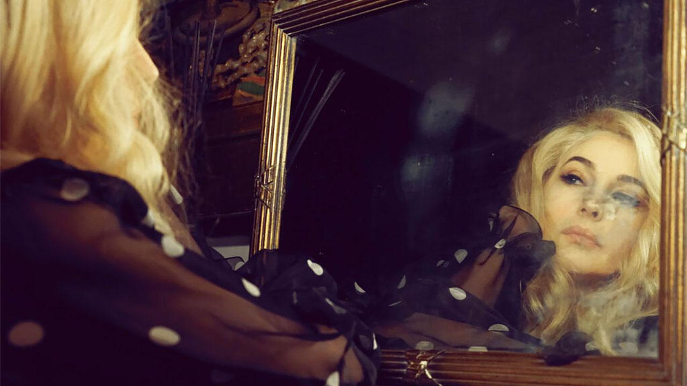 Monica Bellucci en la-chica-de-la-fontana