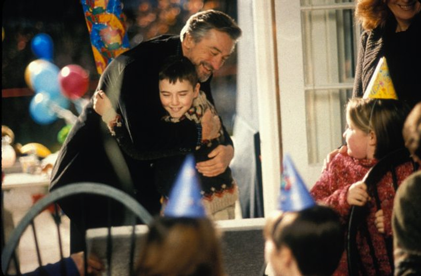 Robert De Niro y Cameron Bright en El Enviado