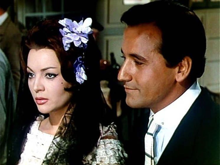 Sara Montiel y Alberto de Mendoza en La Reina del Chantecler