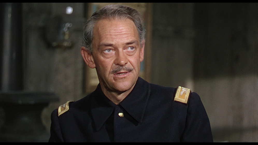 John McIntire en Asalto al Fuerte Clark