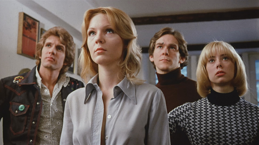 Eric Edwards, Mary Mendum, Chris Jordan y David Hausman en Confessions of a Young American Housewife