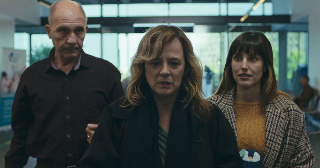 Emma Suárez, Darío Grandinetti y Natalia de Molina en desmontando-un-elefante
