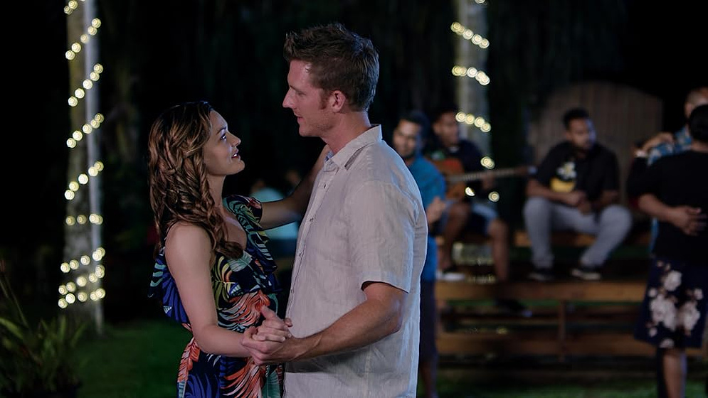 Melanie Stone y Casey Elliott en encuentro-en-el-paraiso