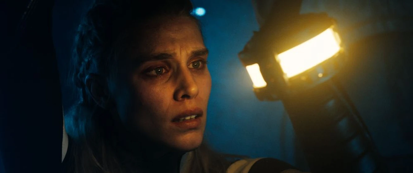 Gaia Weiss en el-tubo