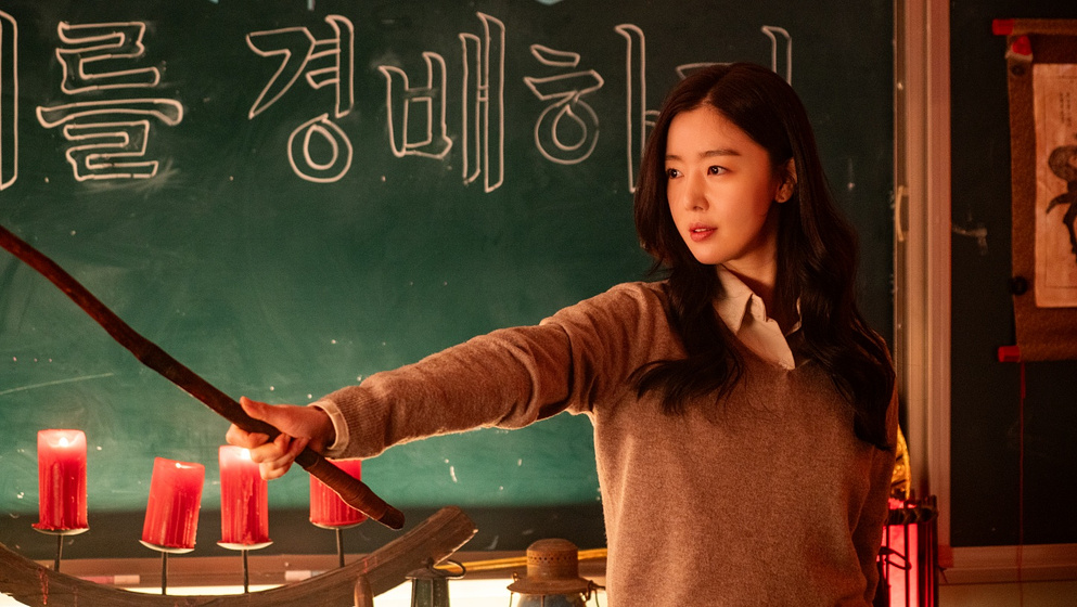 Han Seon-hwa en teaching-practice-idiot-girls-and-school-ghost-2