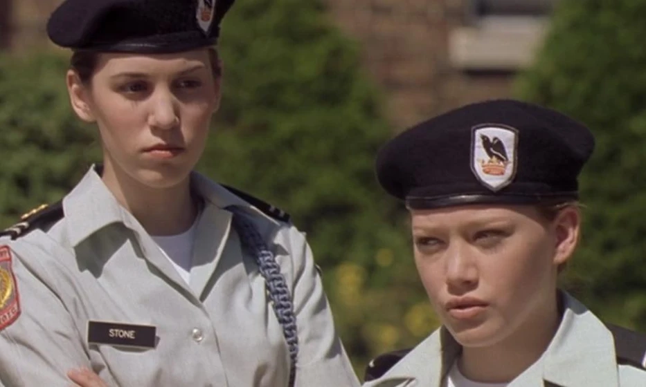 Hilary Duff y Christy Carlson Romano en cadete-kelly