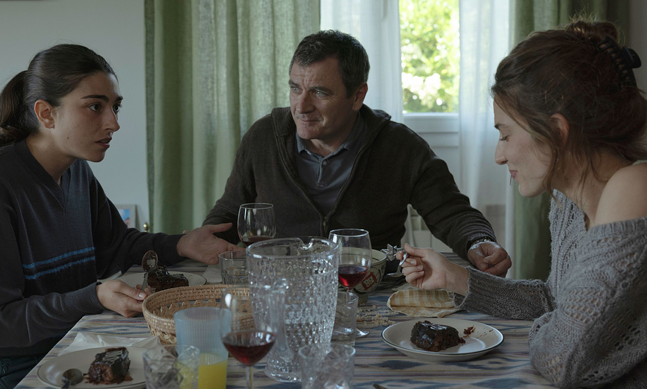 Álex Brendemühl, Marina Salas y Alba Sàez en corredora