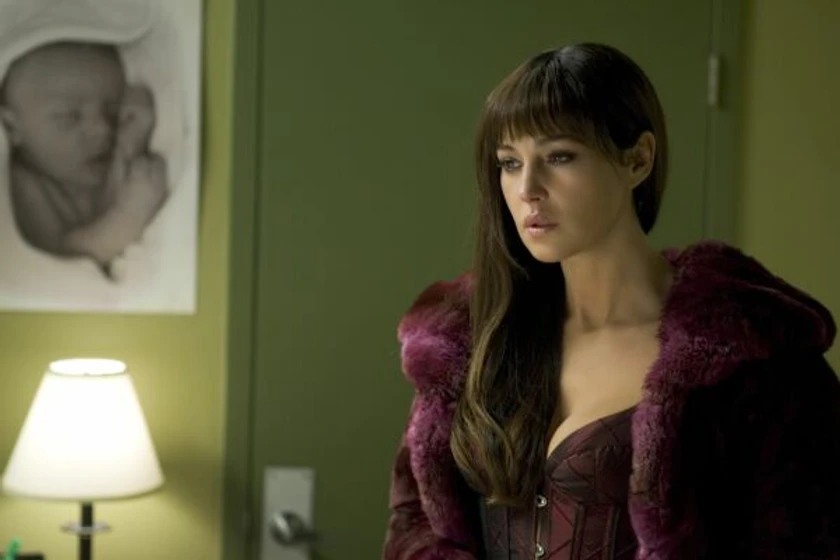 Monica Bellucci en shoot-em-up-en-el-punto-de-mira