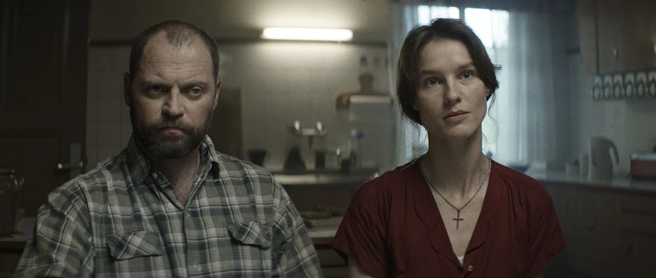 Jakob Ulrik Lohmann y Amanda Collin en redencion-los-casos-del-departamento-q