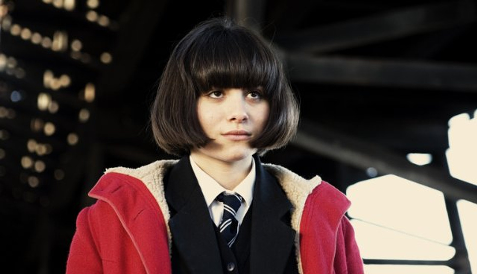 Yasmin Paige en Submarine